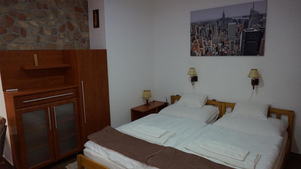 Chloe Apartman Szigetvar Luaran gambar